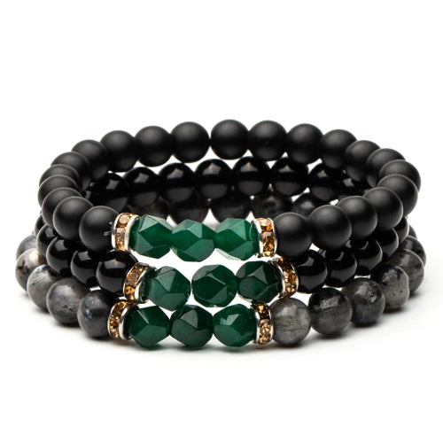 Elegantes Armband mit grünem Stein