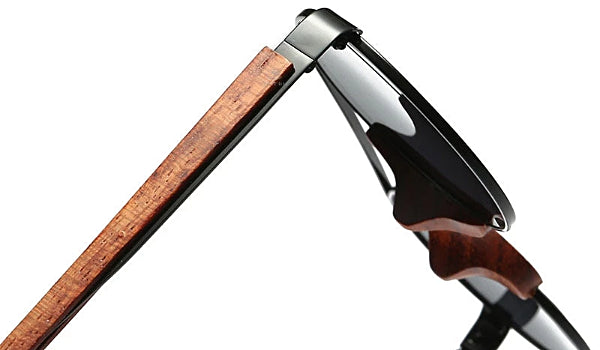 Schwarze runde Holzsonnenbrille