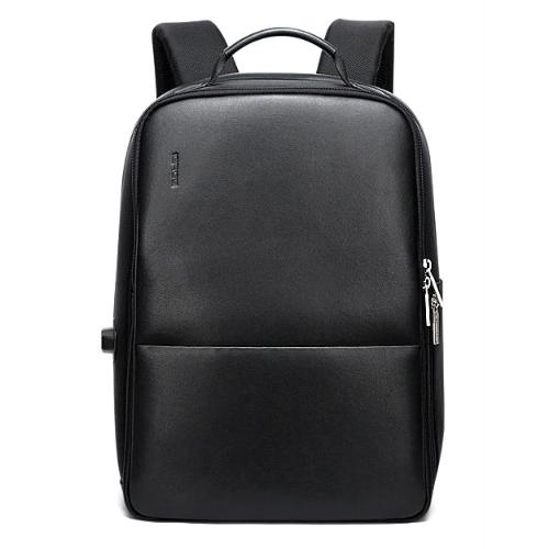 Ganz schwarzer Rucksack