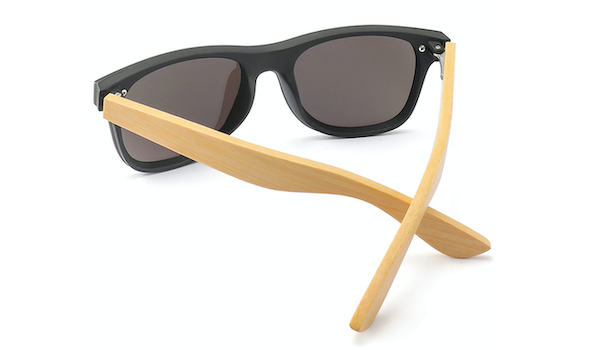 Sonnenbrille aus orangefarbenem Bambusholz