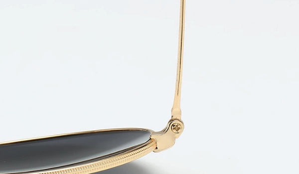 Schwarze ovale Sonnenbrille