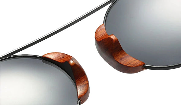 Schwarze runde Holzsonnenbrille