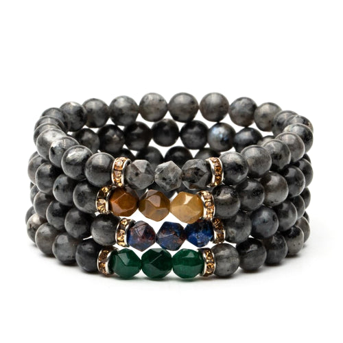 Elegantes Armband mit grünem Stein