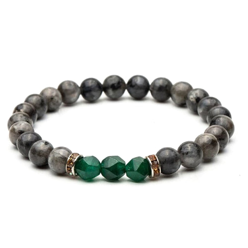 Elegantes Armband mit grünem Stein