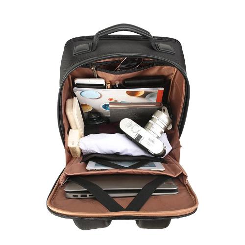 Ganz schwarzer Rucksack