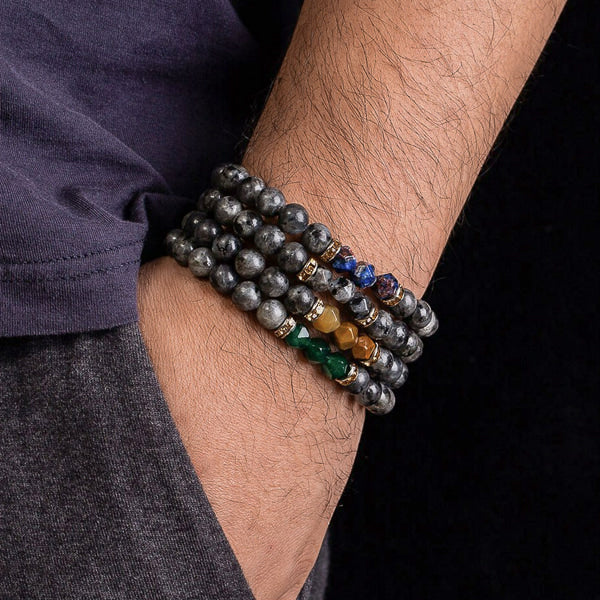 Elegantes Armband mit grauem Stein