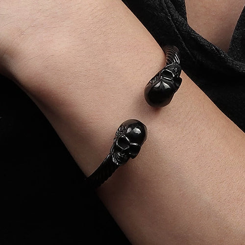 Schwarzes Totenkopf-Manschettenarmband